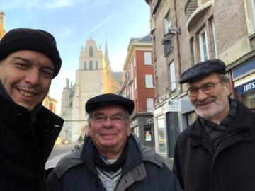 De gauche à droite: Le Père Général, le Père Massera et le P. Provincial EUF le 25 janvier 2020 devant la basilique à Saint-Quentin